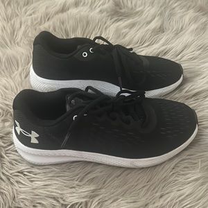 Under Armour tennis shoes only worn once!